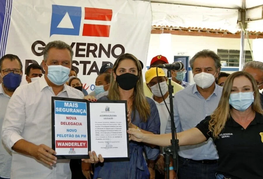 Rui entrega obras de urbanização e anuncia nova delegacia em Wanderley