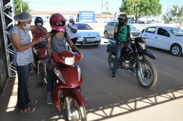 Regional: Barreiras tem mais um dia de vacina.