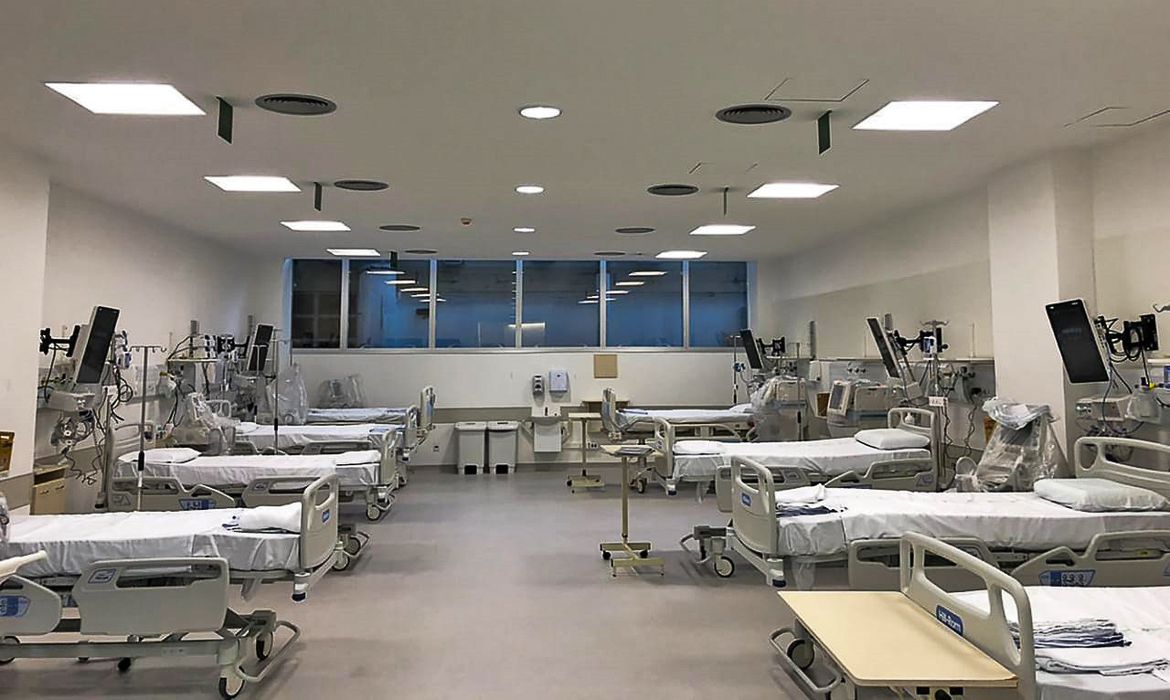 O Hospital de Clínicas de Porto Alegre (HCPA) ampliou sua capacidade de atendimento para pacientes de coronavírus que precisam de terapia intensiva. A instituição passou a contar com 99 leitos em um novo Centro de Terapia Intensiva (CTI). Até março, a unidade contava com 53 leitos.