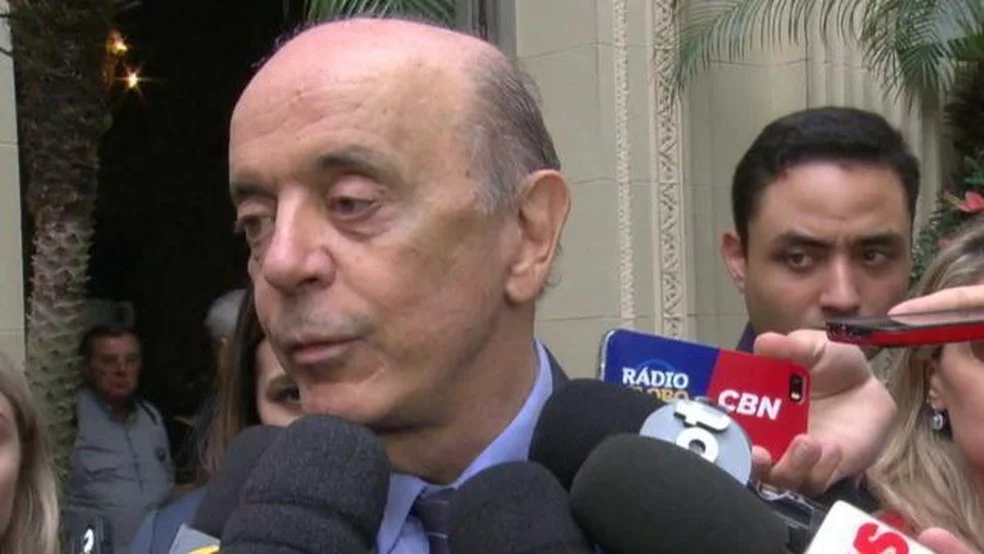 Com Parkinson, senador José Serra pede licença do cargo