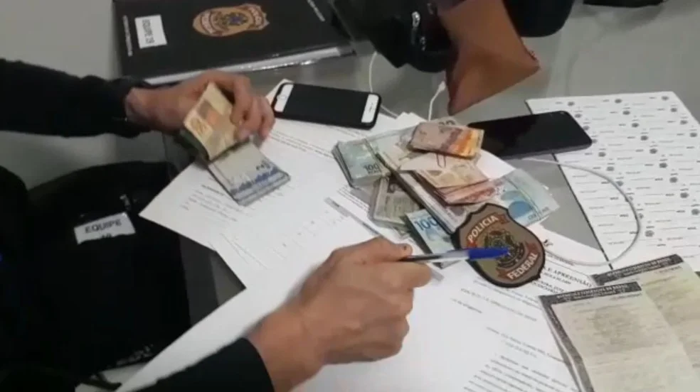 Um dos presos em operação da PF e MPF que investiga contrabando de cigarros na Bahia é PM e fazia escolta da carga ilegal