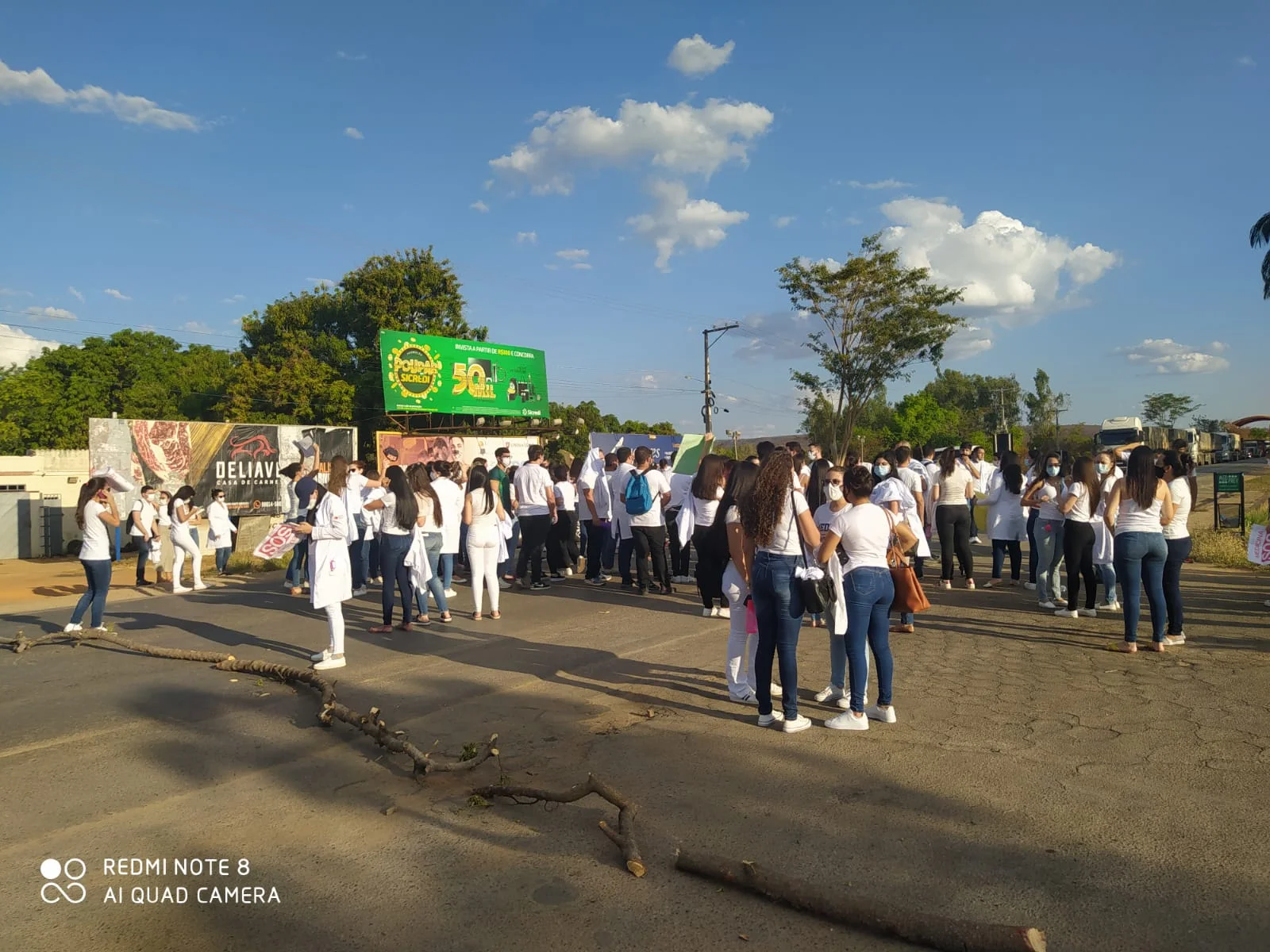 Estudantes de medicina da UNIFASB realizam protesto pedindo melhoria na educação