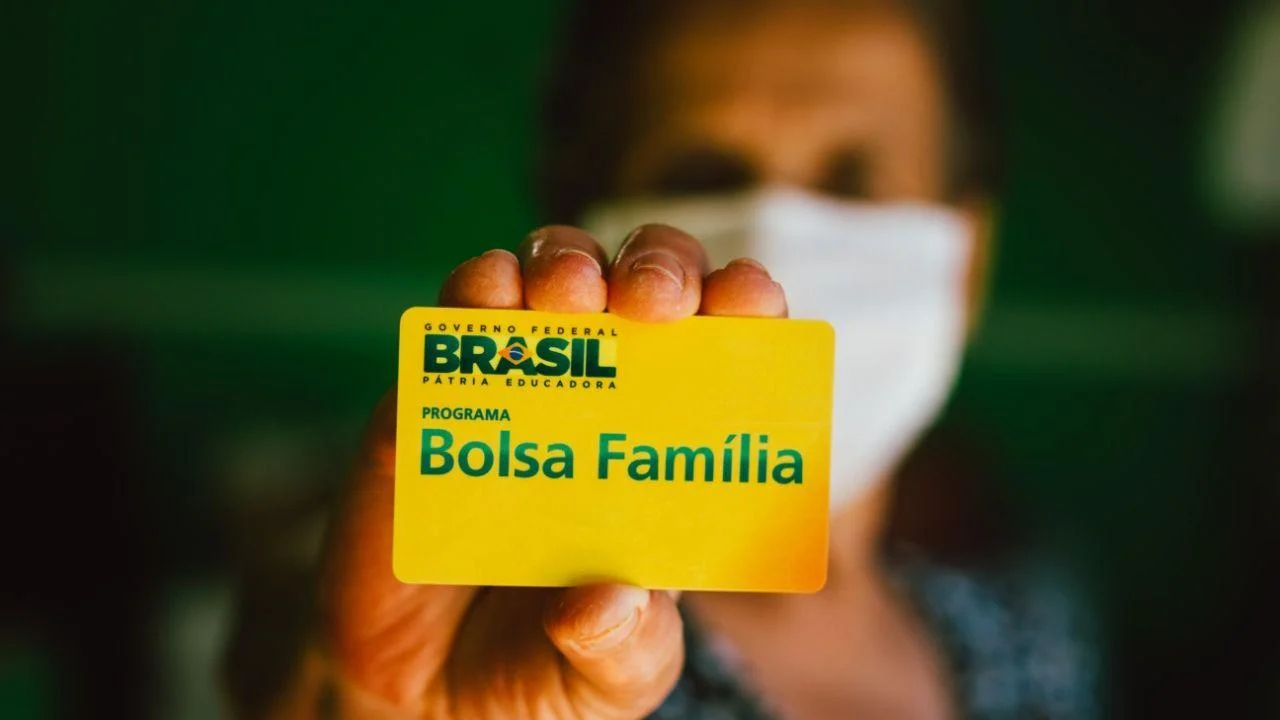 Após 18 anos, Bolsa Família faz seu último pagamento nesta sexta-feira