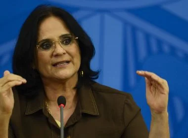 Damares diz que governo vai anunciar programa de distribuição de absorventes nos próximos dias