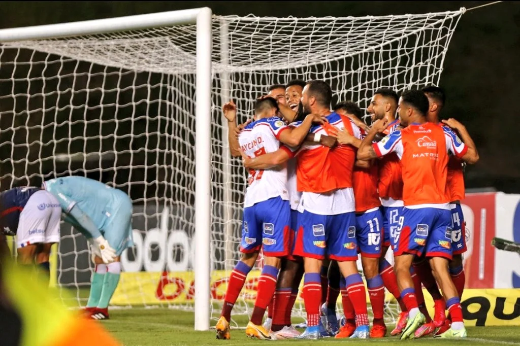 Bahia vence Chapecoense com tranquilidade e sai do Z-4