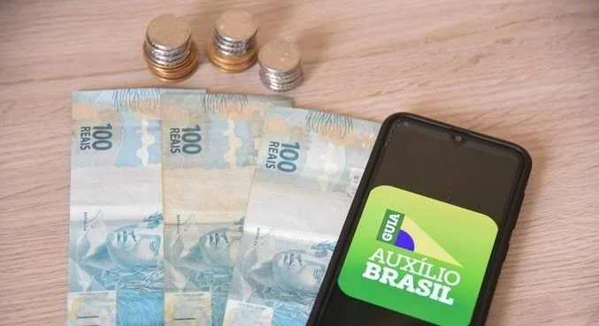 Veja quem tem direito ao Auxílio Brasil e de quanto será o benefício