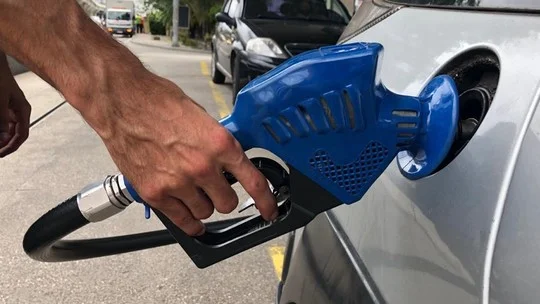 Ministro manifesta ‘preocupação grande’ com desabastecimento se política de preços da Petrobras mudar