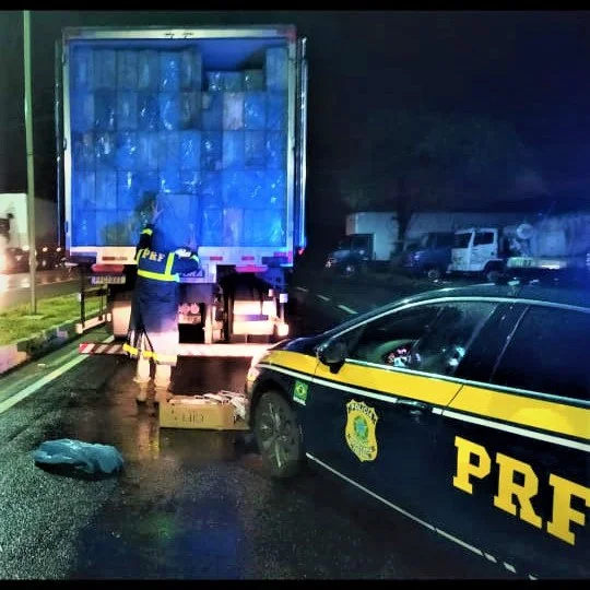Em 2 ocorrências distintas, PRF na Bahia apreende 675.000 maços de cigarros contrabandeados e causa prejuízo de R$ 3,3 milhões no crime organizado