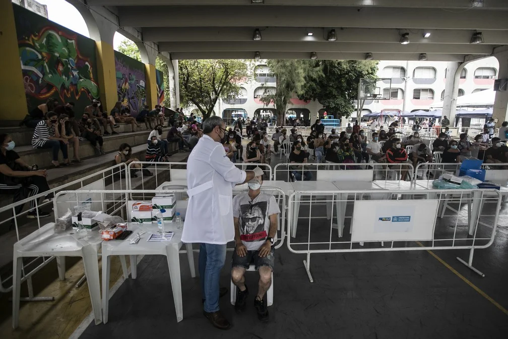 Mundo tem 3,79 milhões de casos de Covid e bate novo recorde diário