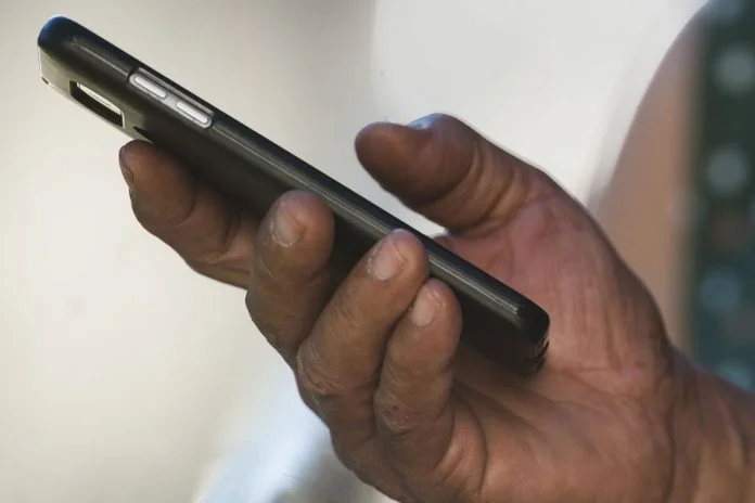 Mulher sofre prejuízo de mais de R$ 30 mil ao cair em golpe do falso parente