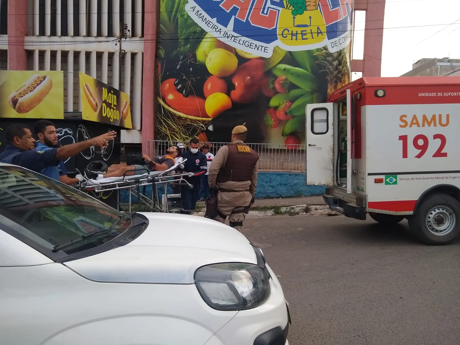 Na contramão, condutor de pick up bate contra motociclista no cruzamento da rua coronel Magno com a rua Marechal Deodoro