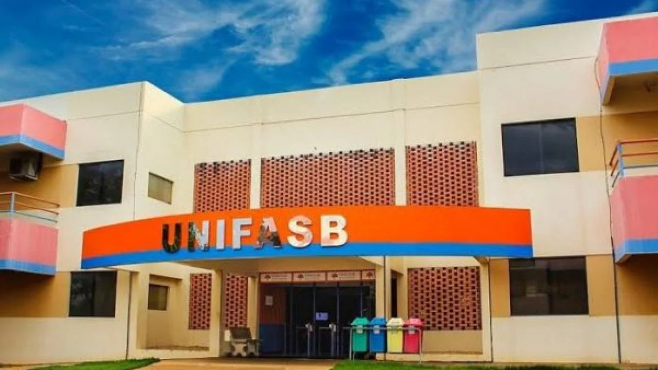 BARREIRAS: POLÍCIA CIVIL PRENDE ESTUDANTES DE MEDICINA SUSPEITOS DE UTILIZAREM DOCUMENTOS FALSOS PARA INGRESSAREM EM CURSO NA UNIFASB