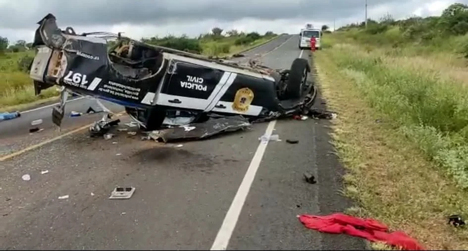 Chapada: Dois policiais civis morrem em grave acidente entre os municípios de Ipirá e Itaberaba; imagens dos mortos circulam nas redes