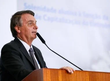 Bolsonaro defende que Petrobras reduza lucro para evitar alta nos combustíveis