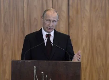 Putin diz que só para de atacar se Kiev aceitar seus termos