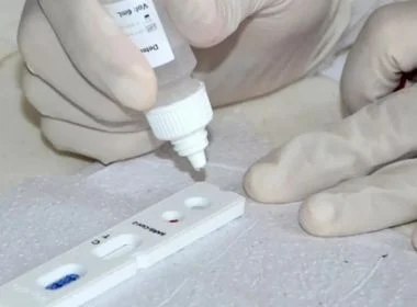 Infectados com a ômicron ainda transmitem vírus por ao menos 6 dias