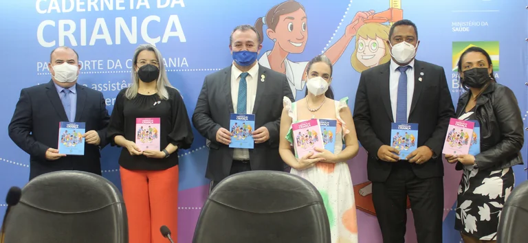 Caderneta da Criança chega à terceira edição. Descubra as novidades e onde os pais podem conseguir uma