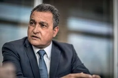 Favorito ao Senado na Bahia, Rui Costa está fora da eleição deste ano