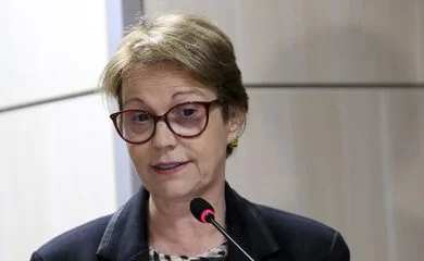 Brasil tem fertilizantes até outubro, garante ministra da Agricultura