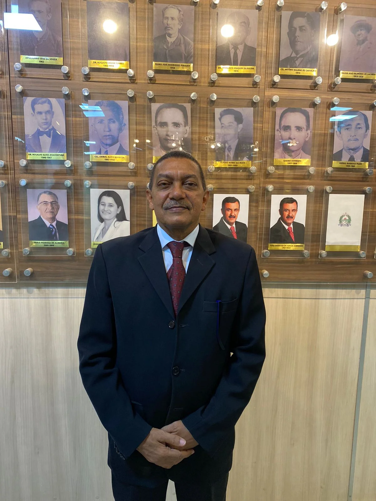 De parabéns: Amigos e assessores parabenizam o vereador Dr. Sileno por seu aniversário