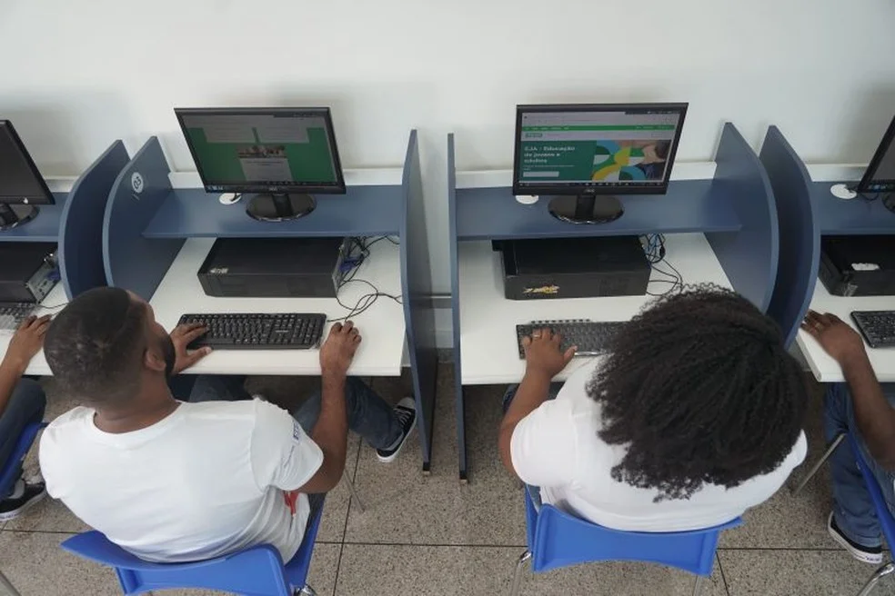 Sesi BA abre mais de mil vagas gratuitas de cursos para jovens e adultos que não concluíram ensino básico