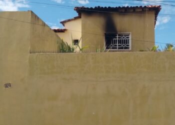 Incêndio deixa casa parcialmente destruída em Barreirinhas