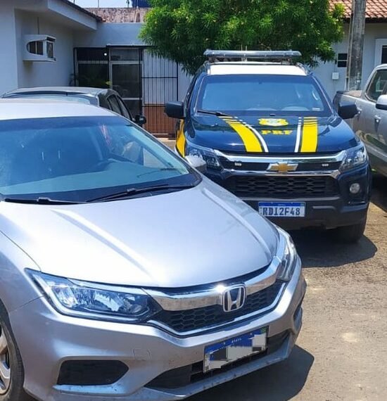 Após pai ser preso com moto furtada, PRF prende filho que compareceu à delegacia conduzindo carro roubado