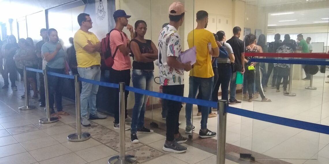 Fila do SAC começa na madrugada