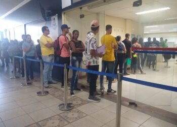 Fila do SAC começa na madrugada