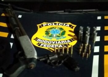 Casal é sequestrado, tem caminhonete tomada de assalto e PRF recupera veículo na BR 101; veja vídeo