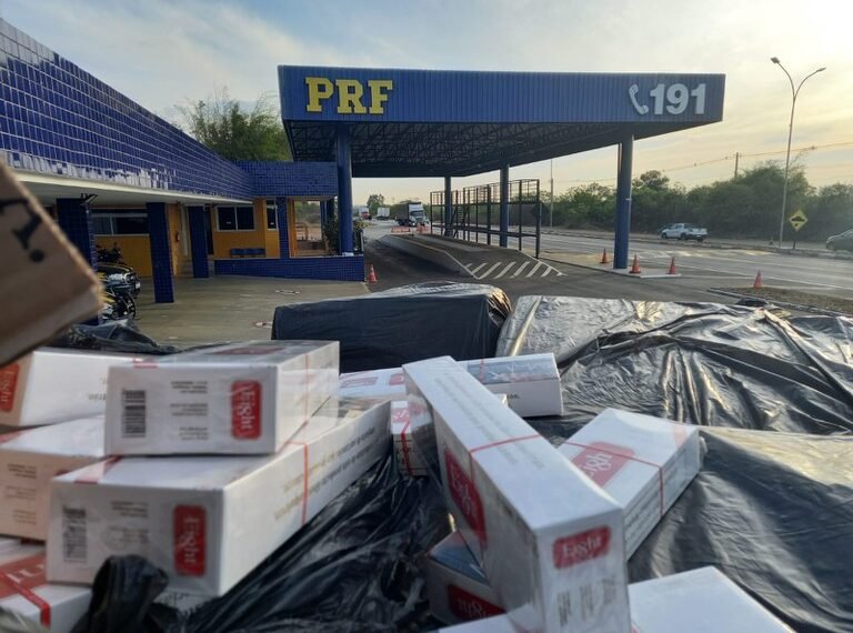 Em Vitória da Conquista (BA), PRF apreende quase 200.000 maços de cigarros contrabandeados