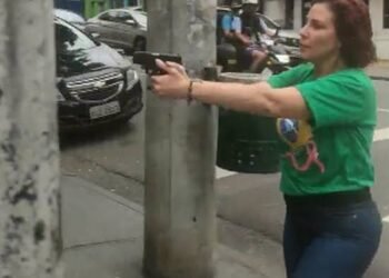 Advogados pedem prisão de deputada Zambelli