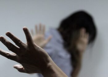 Homem invade residência e agride ex-companheira de convívio em Luís Eduardo Magalhães