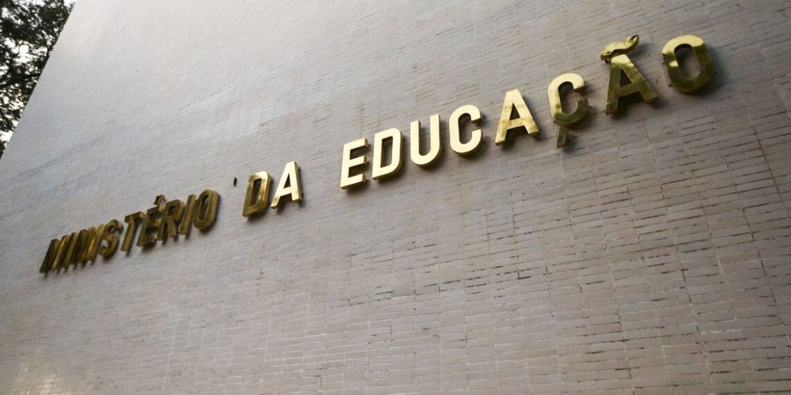 MEC diz “buscar soluções” sobre bloqueio orçamentário