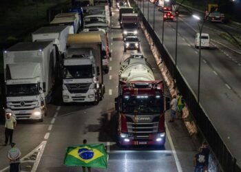 Todas rodovias federais do país estão livres de bloqueios, diz PRF