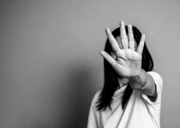 Adolescente estuprada desde os seis anos pelo avô procura a delegacia de polícia