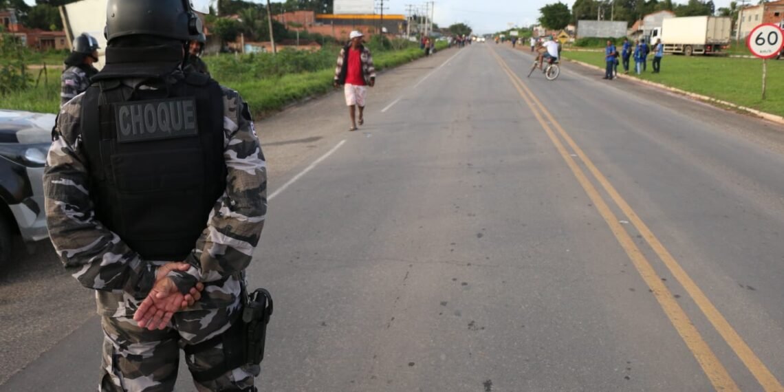 Forças estaduais de segurança atuam para desbloquear rodovias baianas