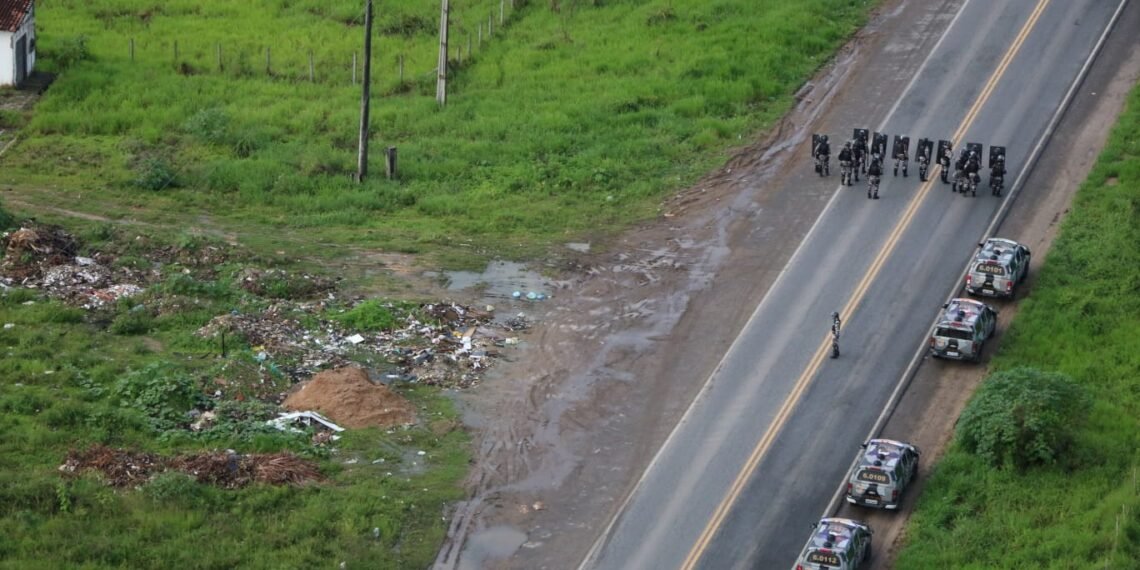 Quatorze pontos em rodovias federais são liberados pela polícia