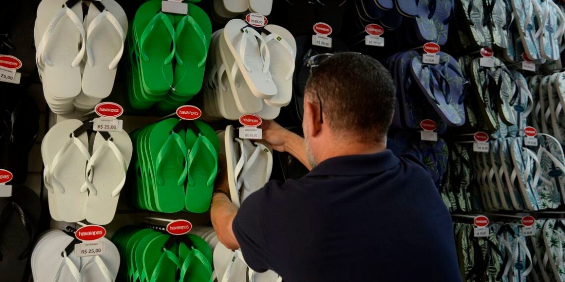 Confiança do empresário cai 3,3 pontos em outubro, diz FGV