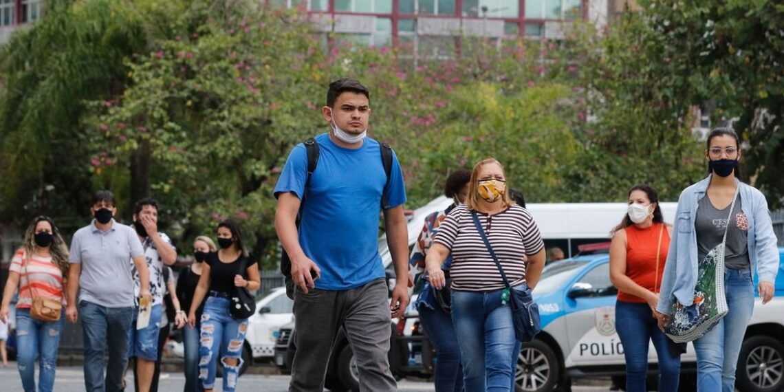 Covid-19: universidades do Rio recomendam volta do uso de máscaras