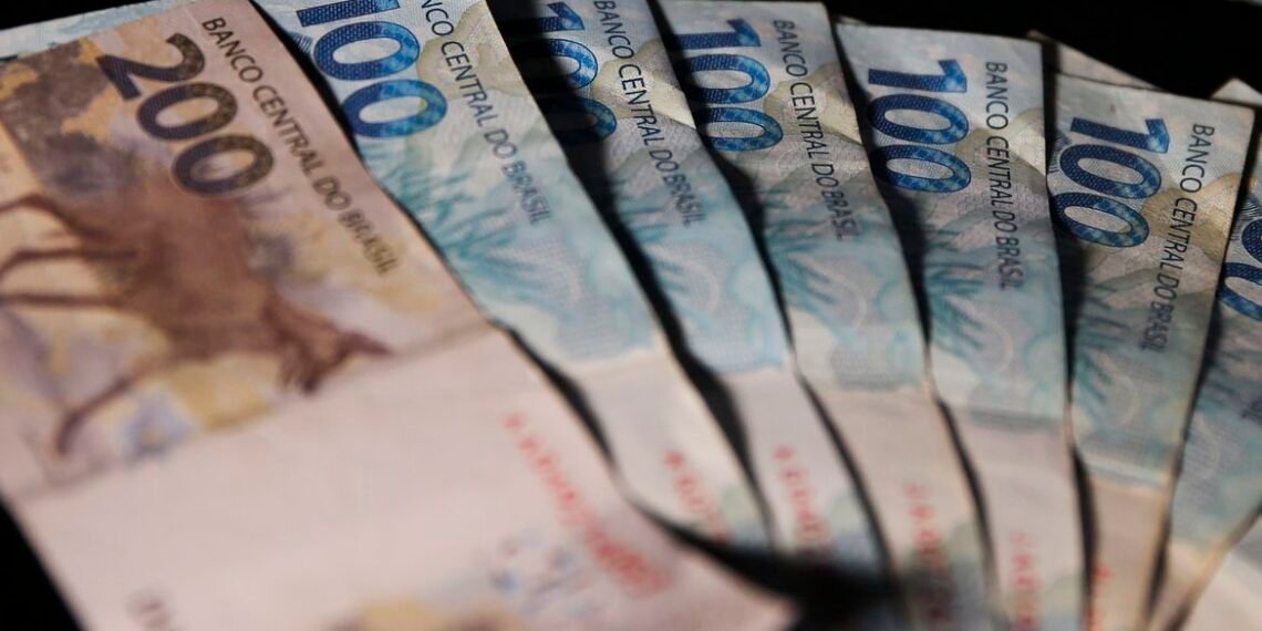 Prazo para parcelar débitos de emissoras de rádio e TV acaba hoje