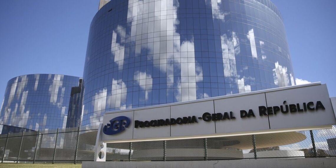 MPF abre inquérito sobre exploração de madeira em terras indígenas