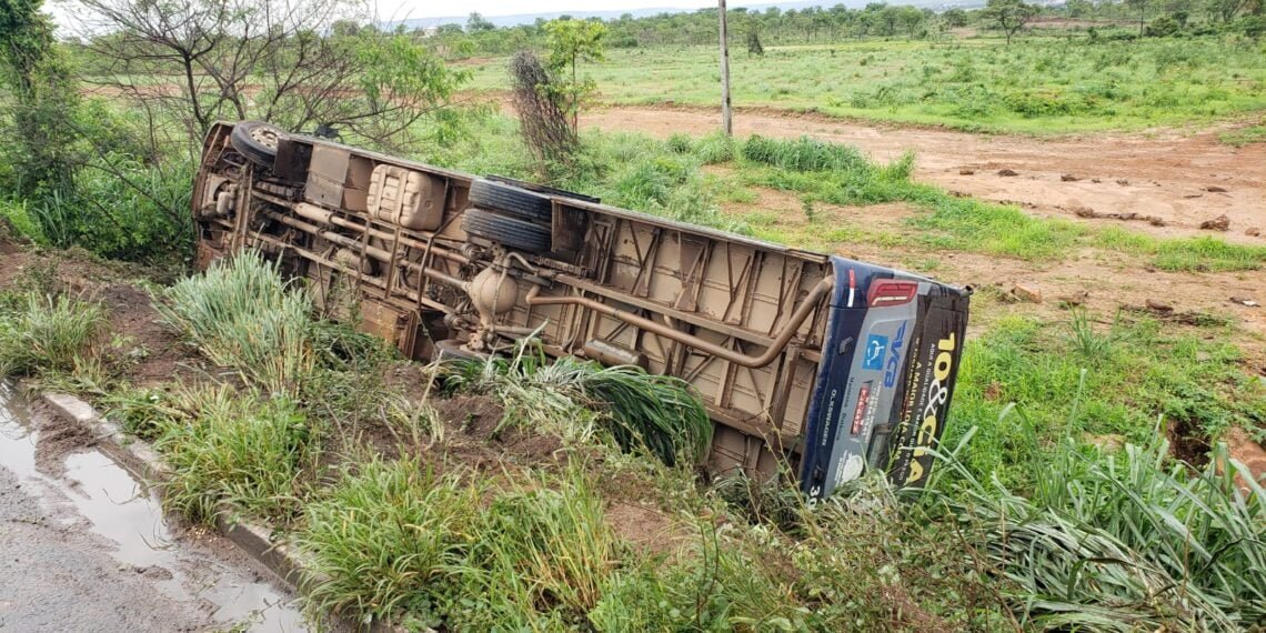Vítima de tombamento de ônibus coletivo na BR/135 morre dentro de casa