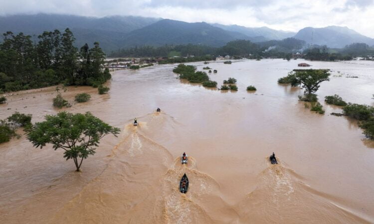 Volunteers search for residents after heavy rains in Canelinha, in Santa Catarina state, Brazil, December 1, 2022. REUTERS/Anderson Coelho
