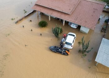 Cartilha reúne orientações para população atingida por enchentes