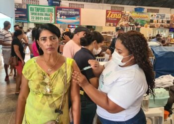 Secretaria de Saúde realiza vacinação itinerante contra Covid-19 em Barreiras