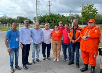 Governador em exercício e governador diplomado visitam áreas alagadas pela chuva