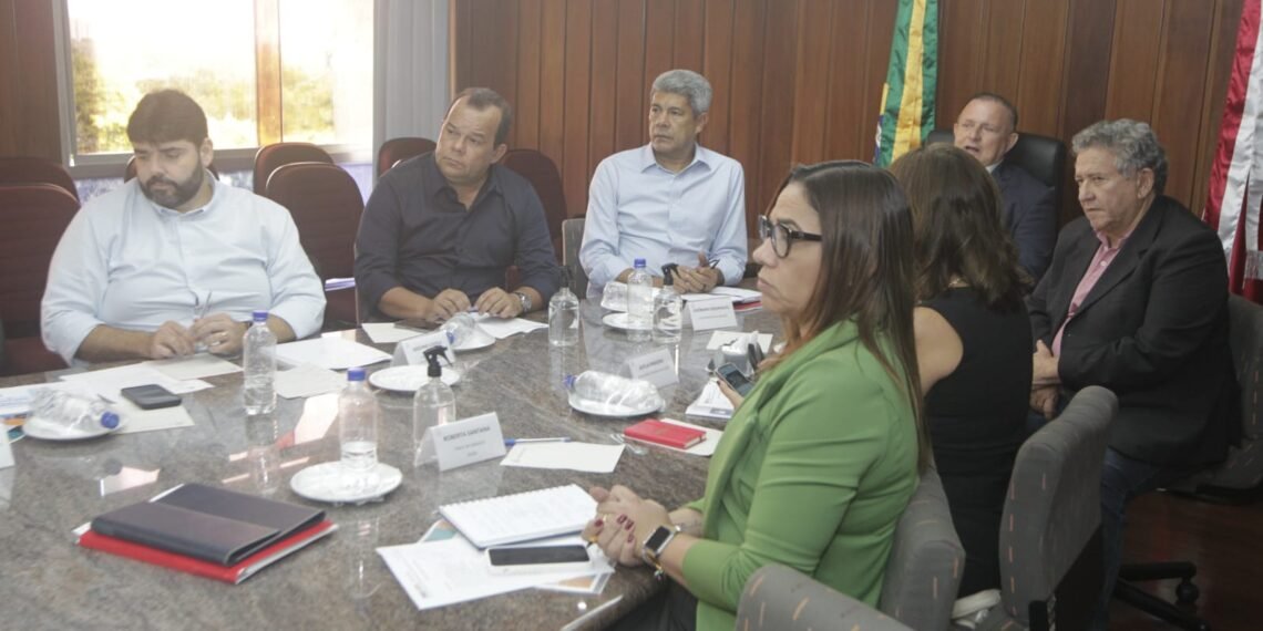 Água potável e energia elétrica são prioridades do Governo do Estado para socorrer municípios inundados