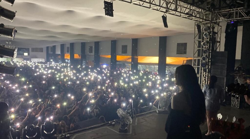 Sucesso: Mesmo com muita chuva, público lota a arena de shows na Levada Elétrica do Allanbick