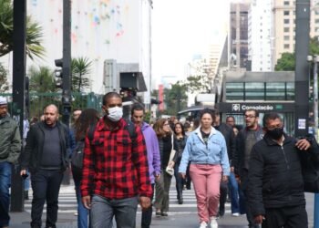 Brasil registra 54.493 novos casos de covid-19 em 24 horas